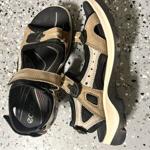 Ecco, Size 39 (8.5 US) barely worn, maybe two times.